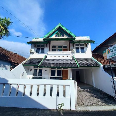 Homestay Jogja Dekat Gembiraloka By Simply Homy 요그야카르타 외부 사진